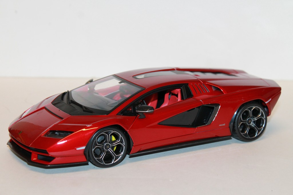 LAMBORGHINI COUNTACH LPI 800-4 ROUGE MAISTO 1/18°