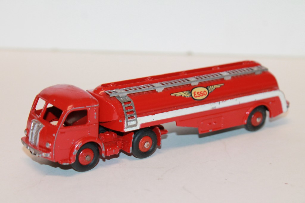 PANHARD CITERNE TITAN ESSO 1955 DINKY TOYS 1/50°