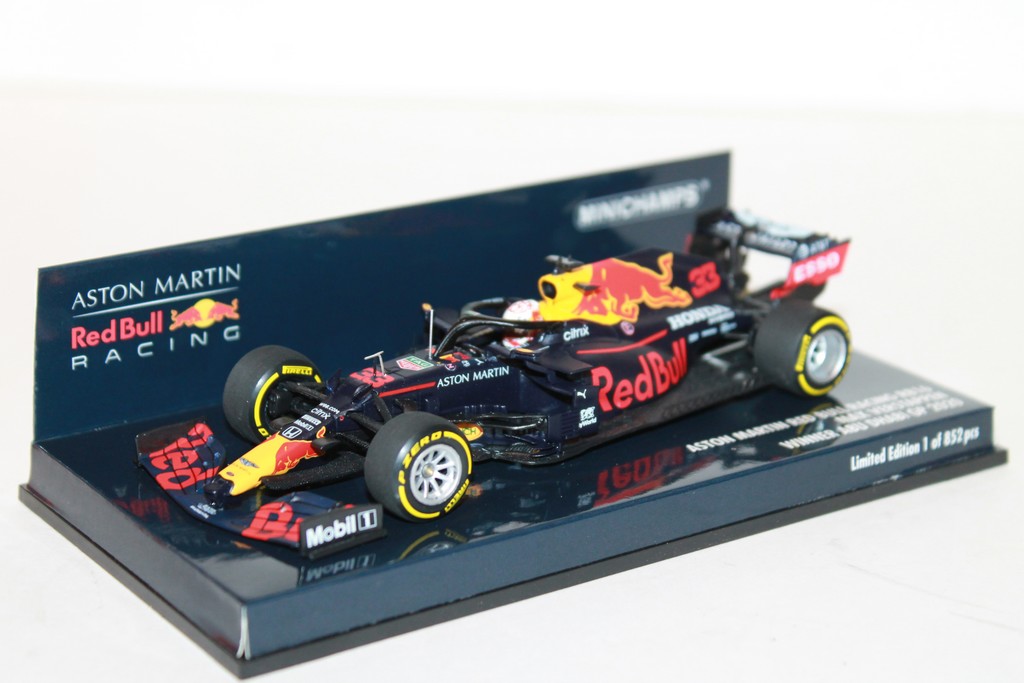 ASTON MARTIN RED BULL RACING RB16 VESTAPPEN VAINQUEUR GP ABU DHABI 2021 MINICHAMPS 1/43°