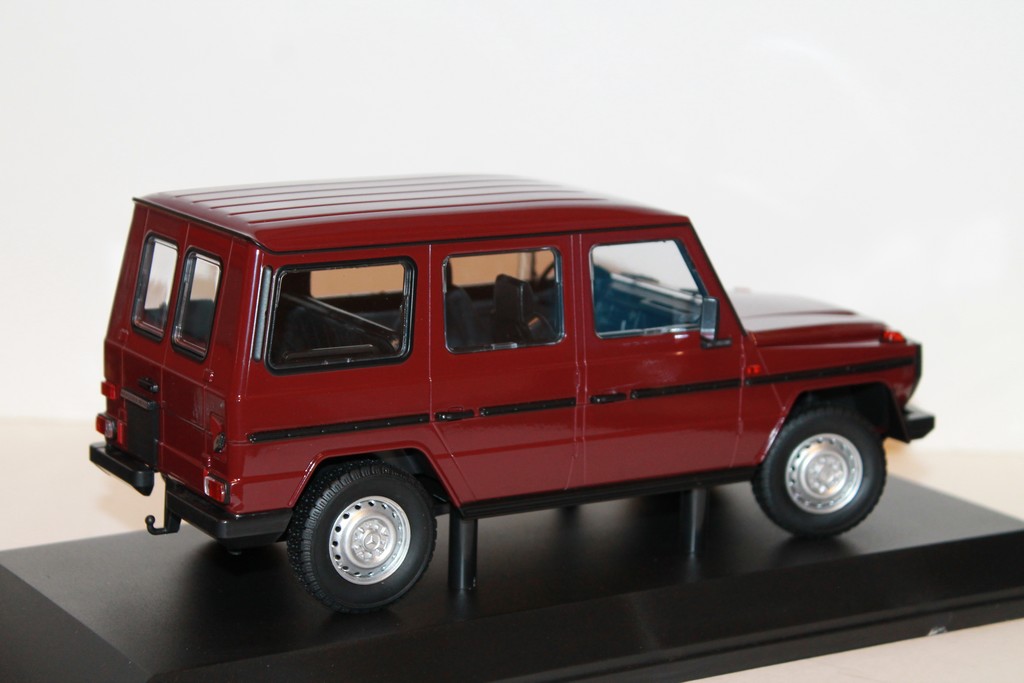 MERCEDES-BENZ G-MODEL (LWD) ROUGE 1980 MINICHAMPS 1/18°