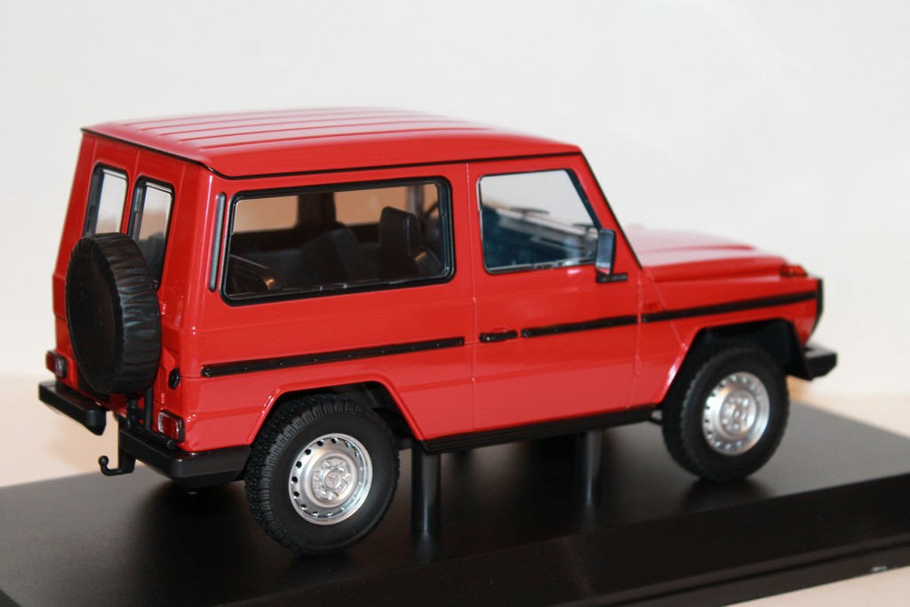 MERCEDES-BENZ G-MODEL (SWD) ROUGE 1980 MINICHAMPS 1/18°