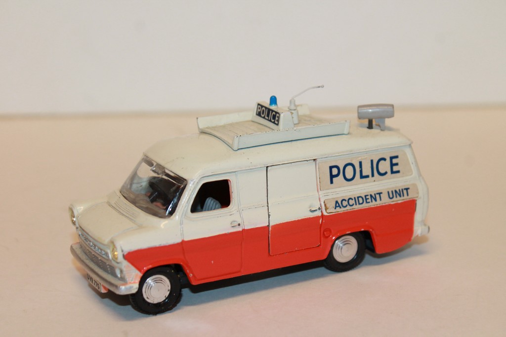 FORD TRANSIT VAN POLICE 1965 DINKY TOYS 1/43°