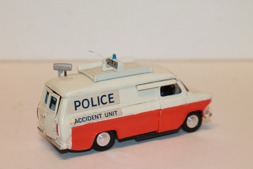 FORD TRANSIT VAN POLICE 1965 DINKY TOYS 1/43°