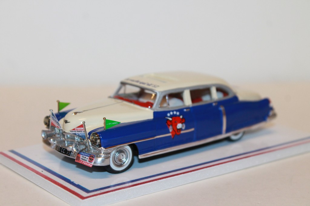 CADILLAC SERIE 62 LIMOUSINE "VACHE QUI RIT" TDF 1957 AUTORECLAME 1/43°