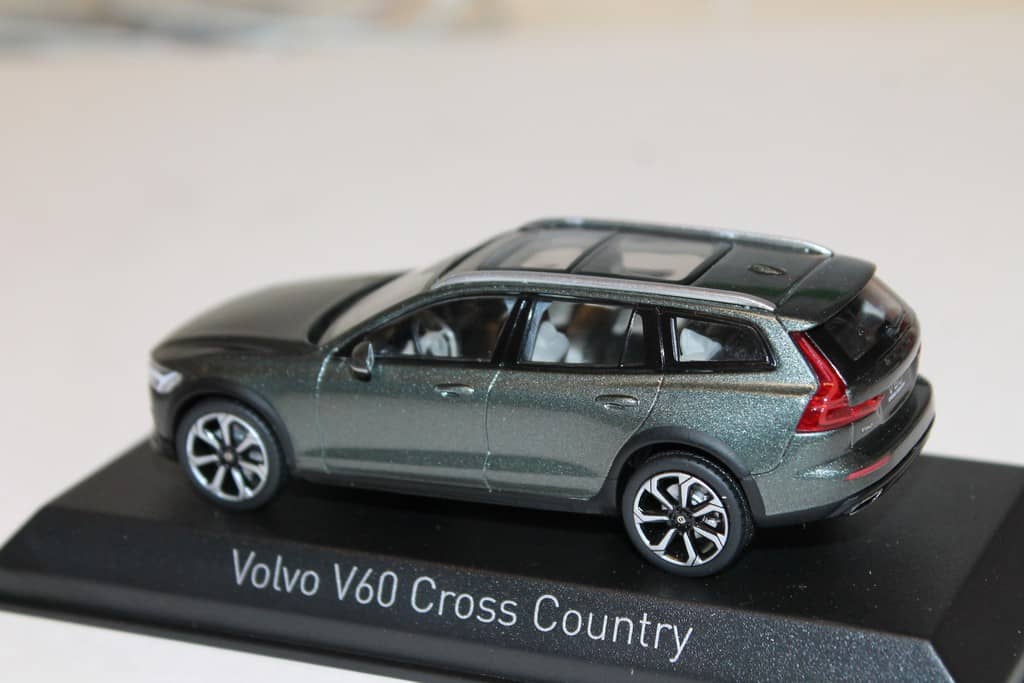 VOLVO ボルボ　V60 CROSS COUNTRY NOREV 1:43 VOLVO V60 CROSS COUNTRY GREEN 2019 NOREV 1/43°