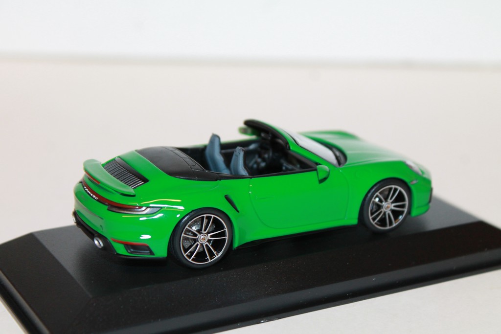 PORSCHE 911 TURBO S CABRIOLET VERT MINICHAMPS 1/43°