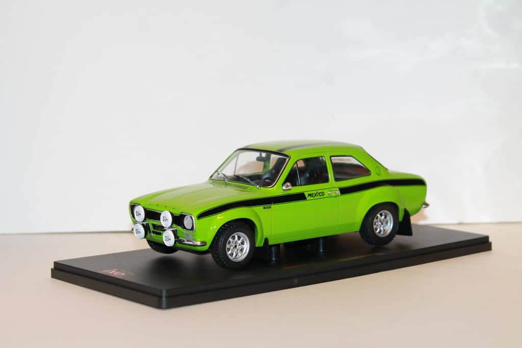 1:18 IXO 18CMC124 Ford Escort MK1 Rs 1600 Weiß/Blau 1974 EUR 89,68 - DE