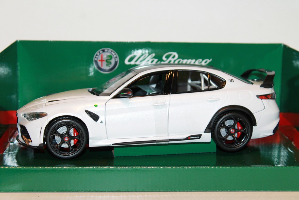 ALFA ROMEO GIULIA GTAM BLANCHE 2021 BURAGO 1/18°