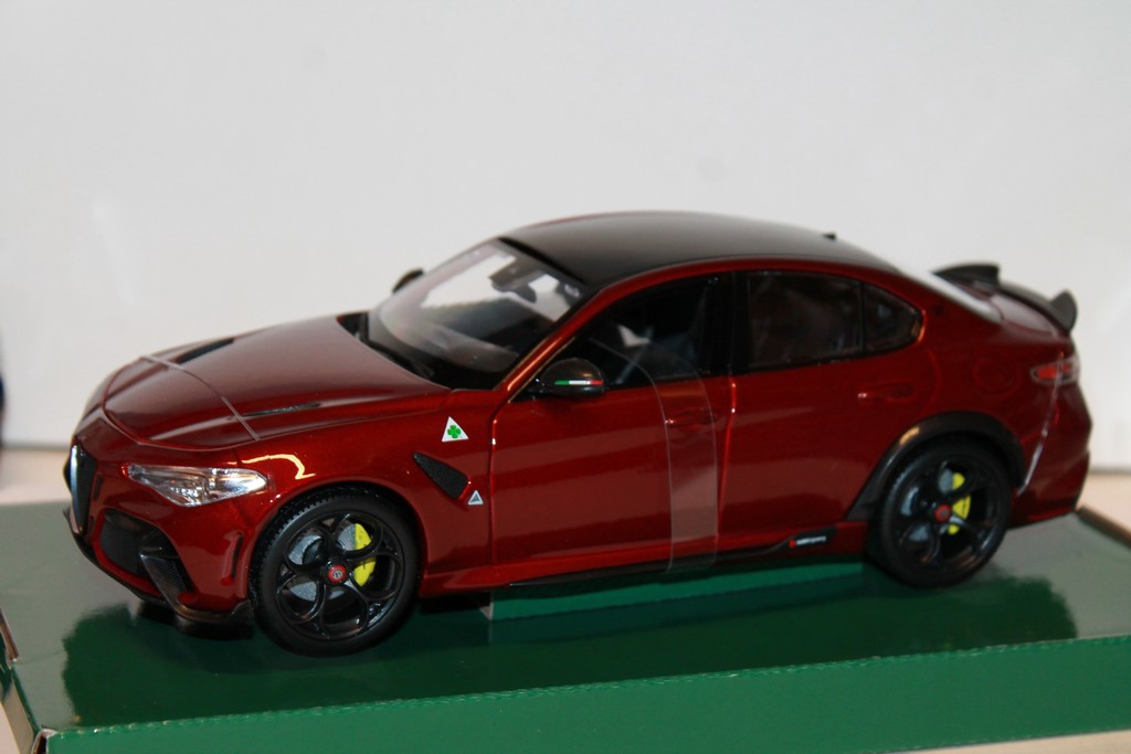 ALFA ROMEO GIULIA GTA ROUGE 2021 BURAGO 1/18°