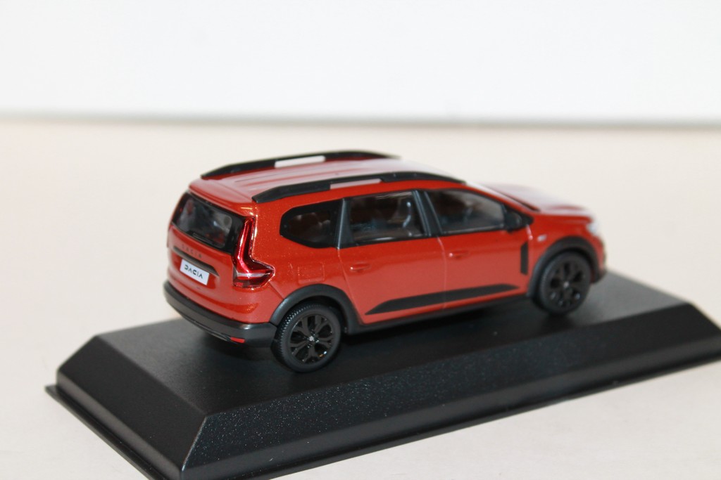 DACIA JOGGER TERRACOTTA MARRON NOREV 1/43°