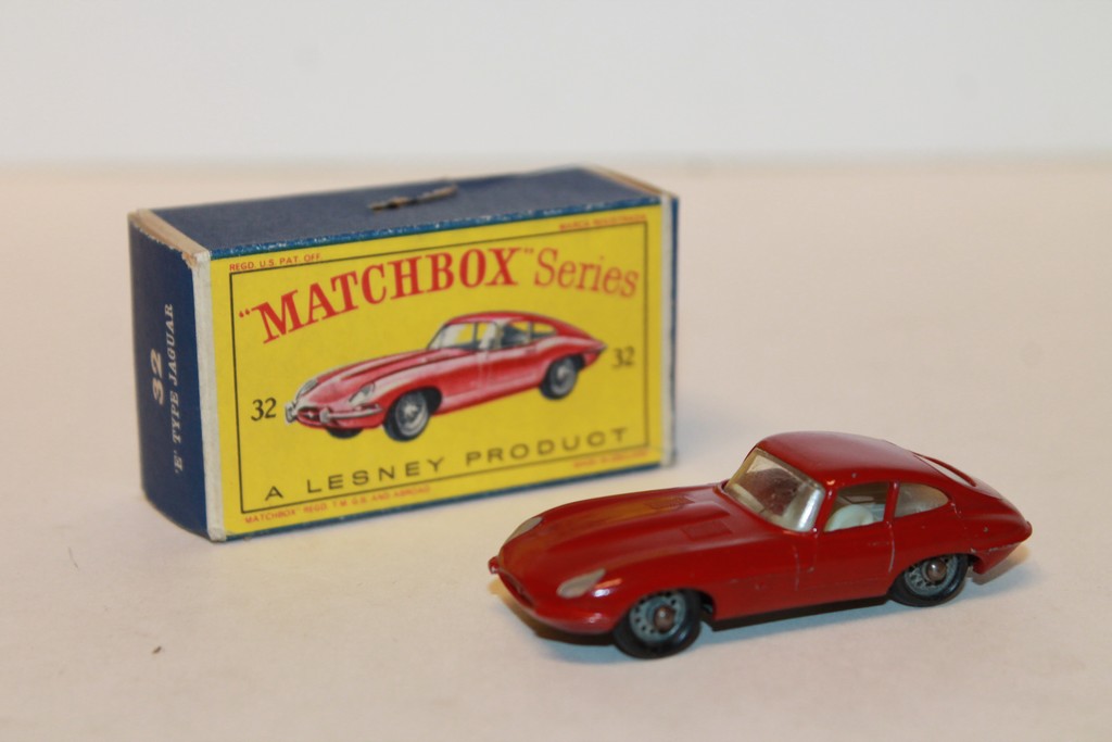 JAGUAR TYPE E ROUGE 1961 MATCHBOX 1/87°