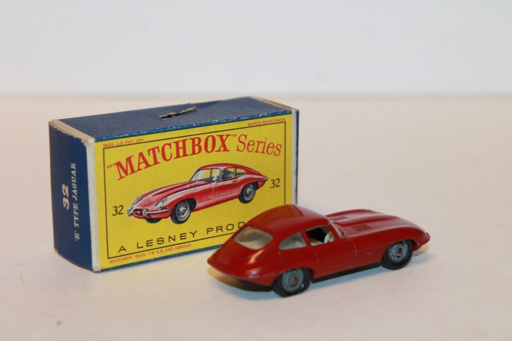 JAGUAR TYPE E ROUGE 1961 MATCHBOX 1/87°