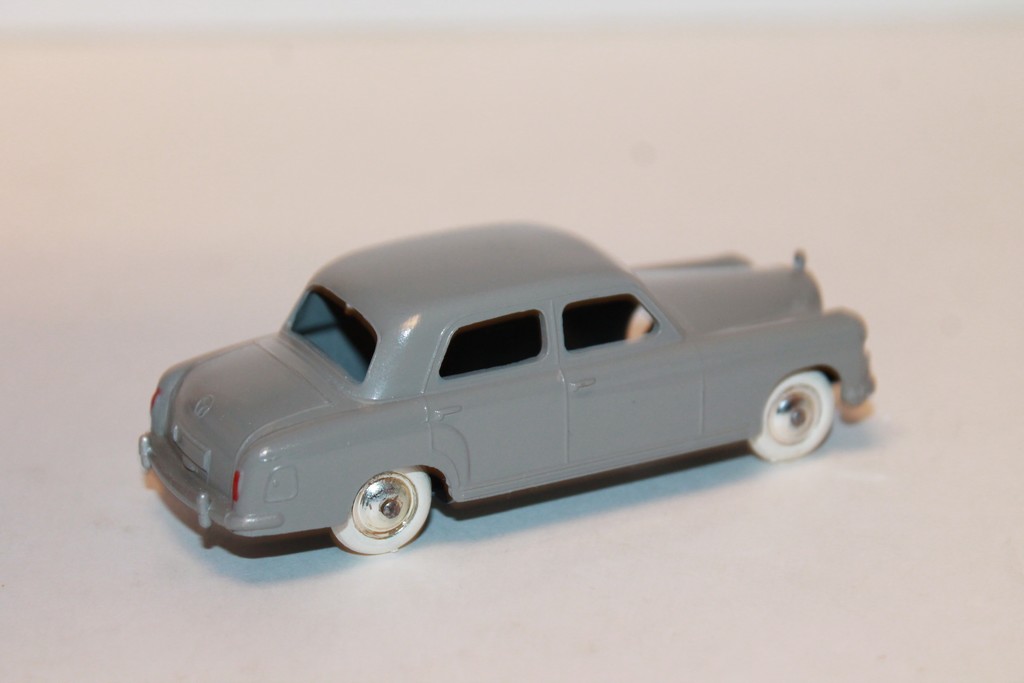 MERCEDES-BENZ 220 GRIS 1955 CIJ 1/43°