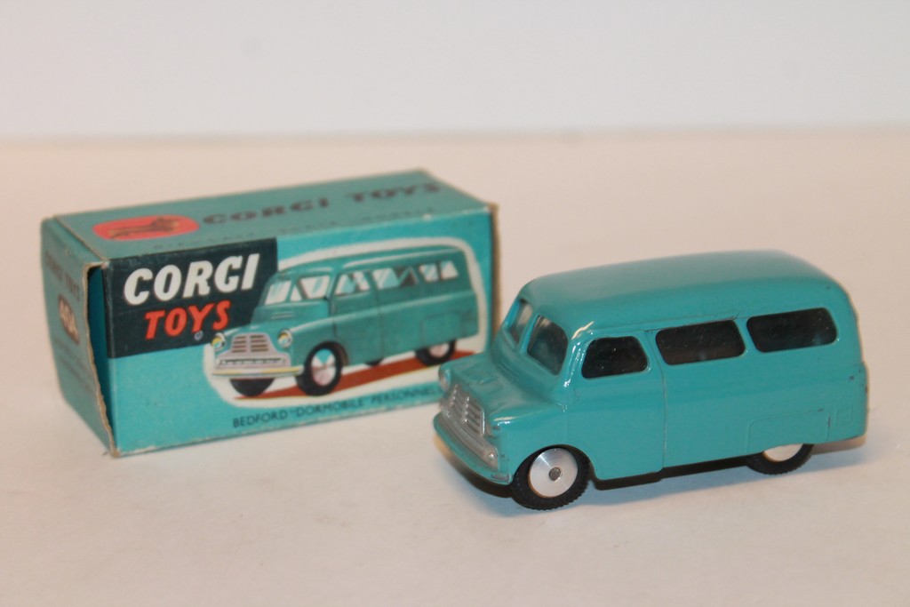 BEDFORD DORMOBILE BLEU CLAIR 1962 CORGI 1/50°