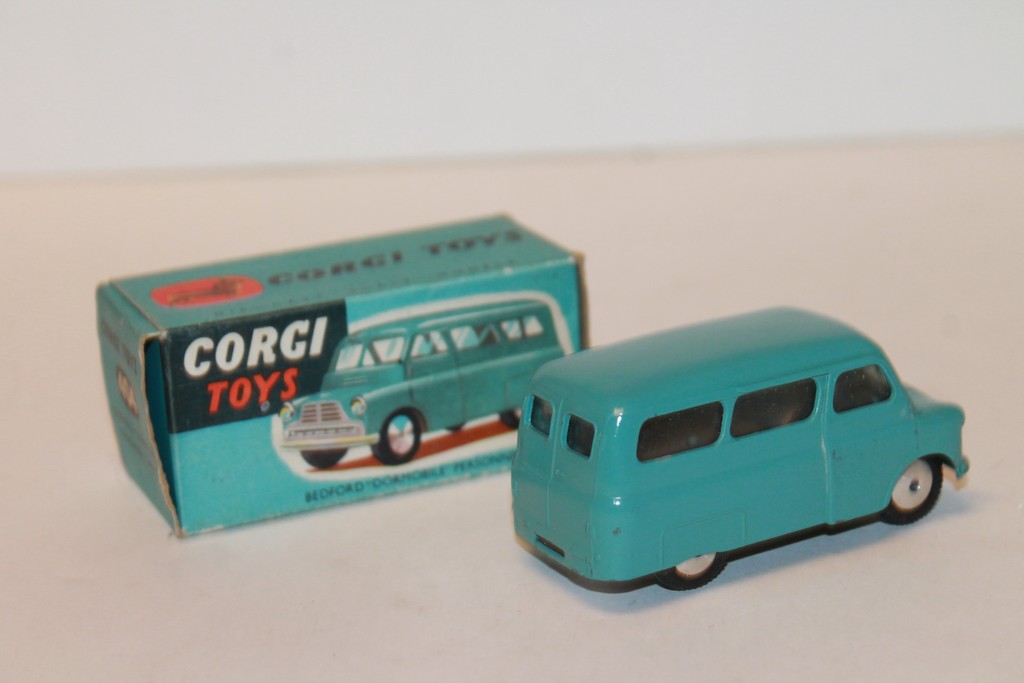 BEDFORD DORMOBILE BLEU CLAIR 1962 CORGI 1/50°