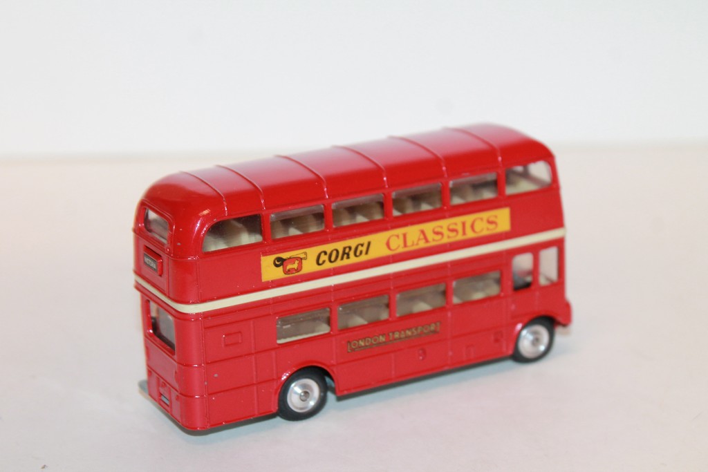 BUS LONDONIEN AVEC PUB "CORGI TOYS" 1962 CORGI 1/50°