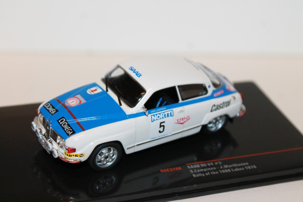 SAAB 96 V4 #5 S.LAMPINEN - J.MARKKANEN RALLY OF THE 1000 LAKES 1976 IXO 1/43°