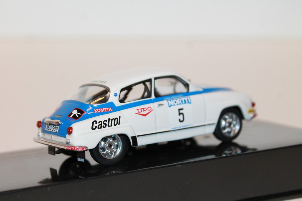 SAAB 96 V4 #5 S.LAMPINEN - J.MARKKANEN RALLY OF THE 1000 LAKES 1976 IXO 1/43°