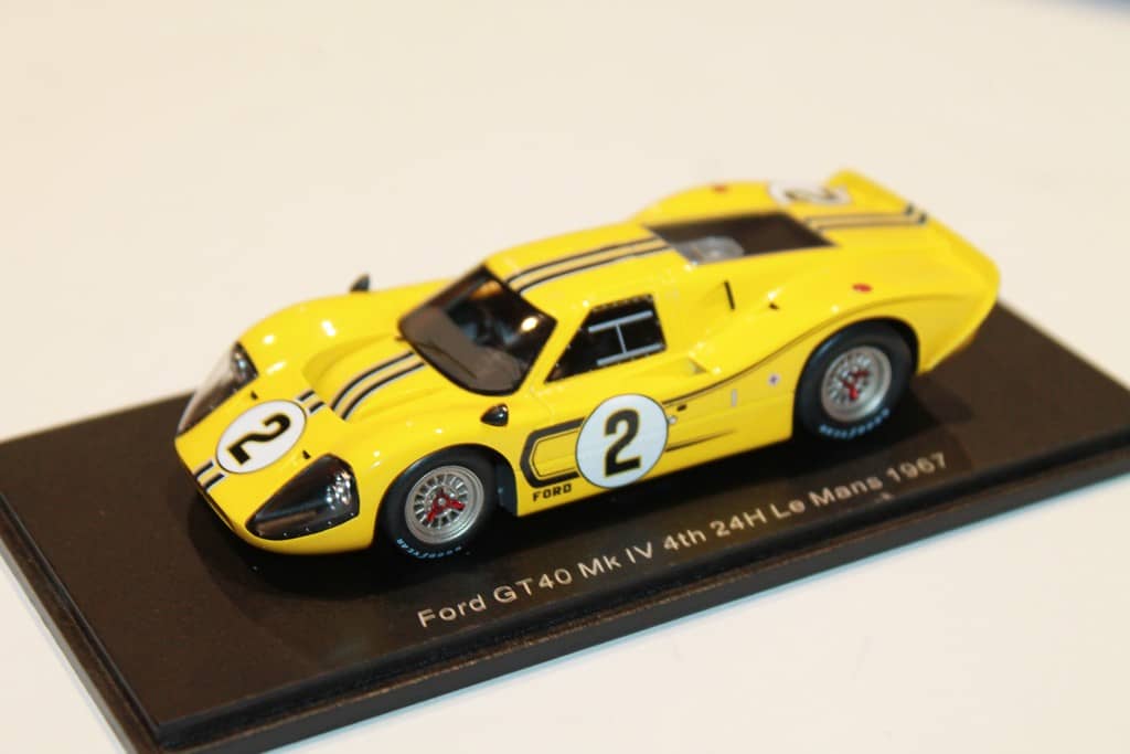 Miniature Ford GT40 1/43 Spark MKII RHD No.2 24h Le Mans 1965 P.Hill/C