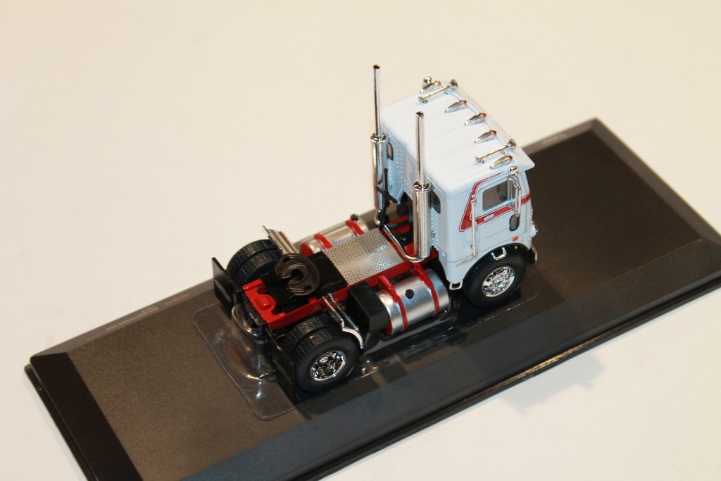 FREIGHTLINER COE 1976 ROUGE/BLANC IXO 1/43°