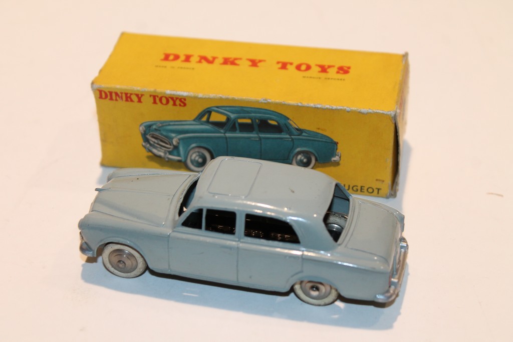 PEUGEOT 403 GRIS DINKY TOYS 1/43°