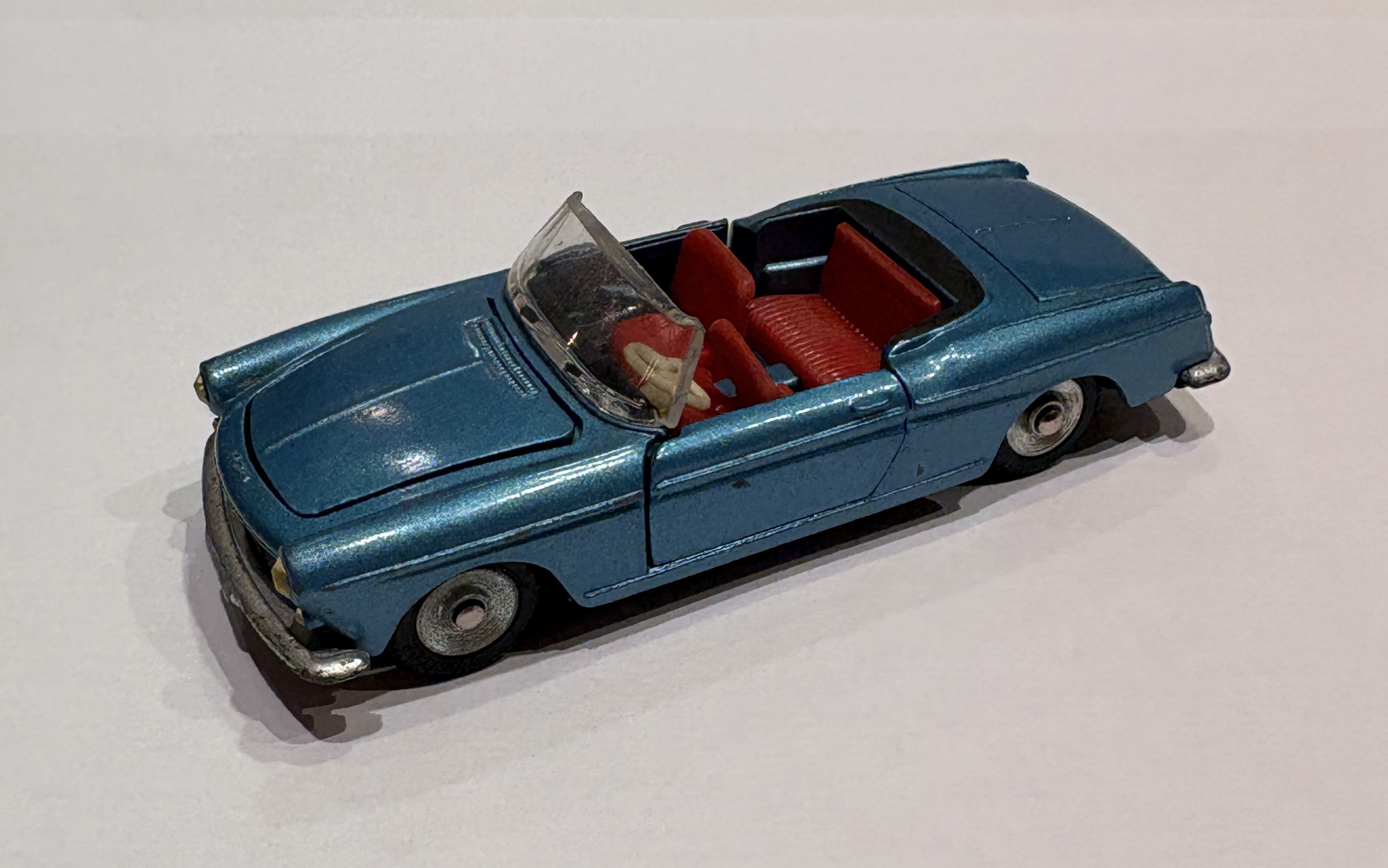 PEUGEOT 404 PININFARINA DINKY TOYS 1/43