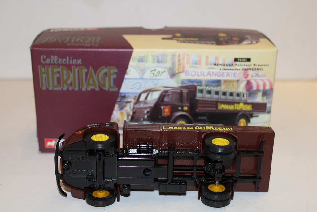 RENAULT FAINÉANT BRASSEUR LIMONADES DUMESNIL CORGI 1/43°