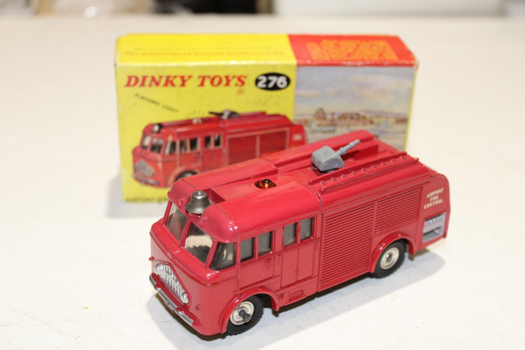 TENDER D'AÉROPORT AVEC FEU CLIGNOTANT DINKY 1/43°