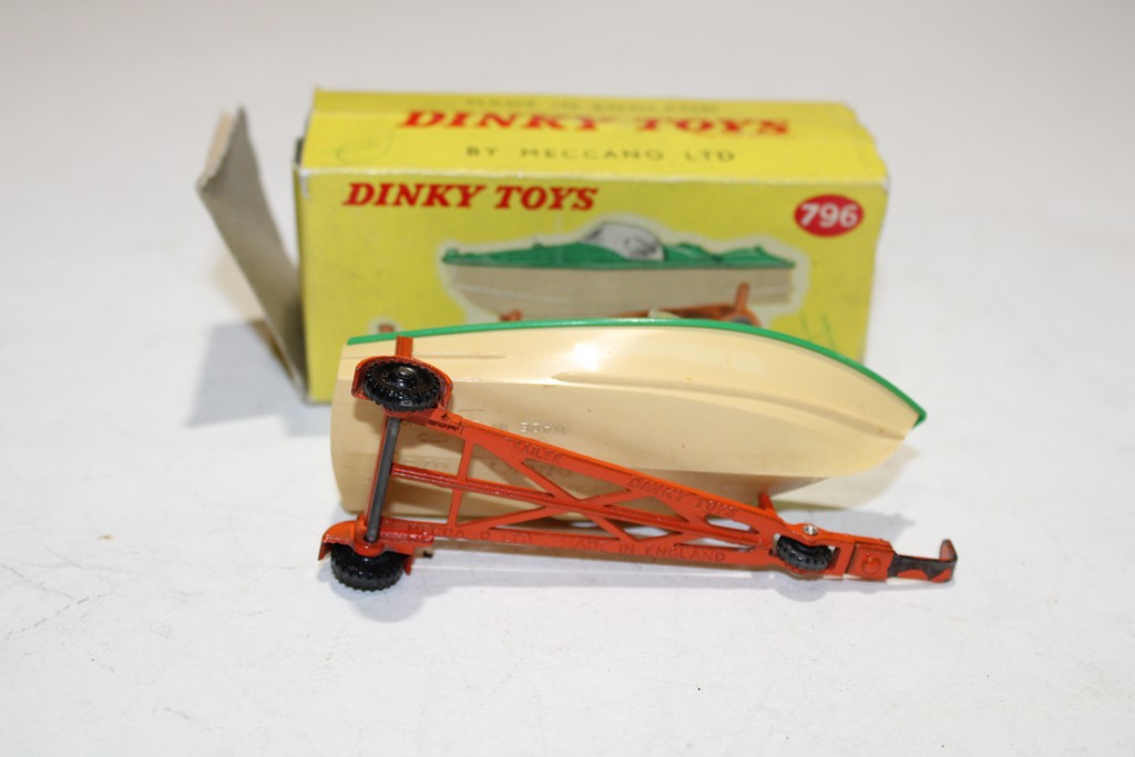 BATEAU HEALEY SPARTS SUR REMORQUE DINKY 1/43°