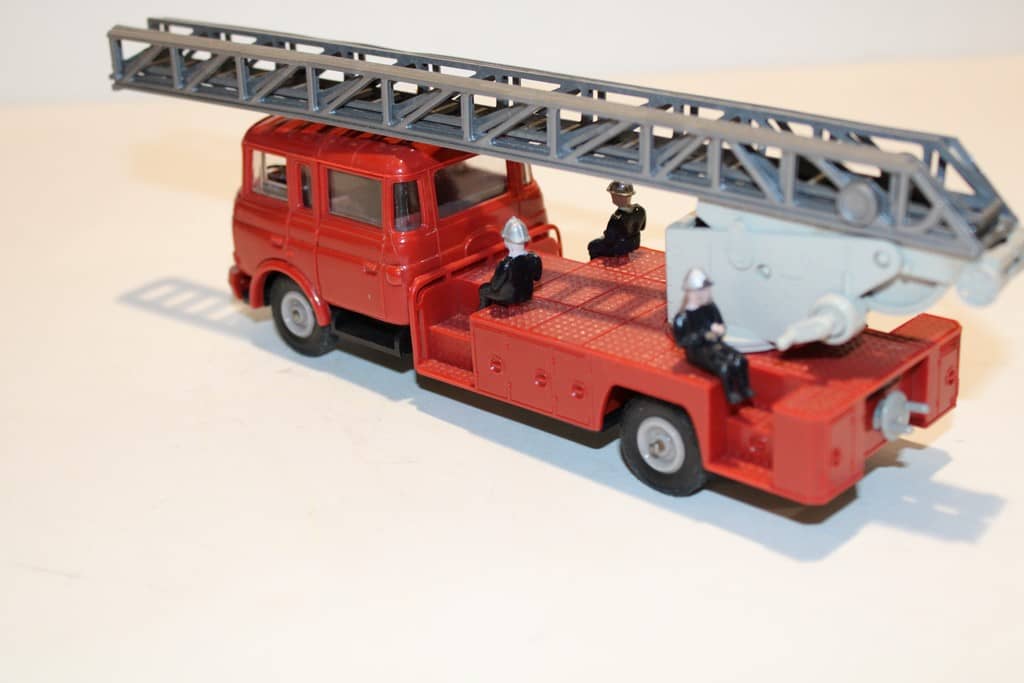 Berliet GBK 18 avec Echelle Magirus DL 30H - Models - Trucks