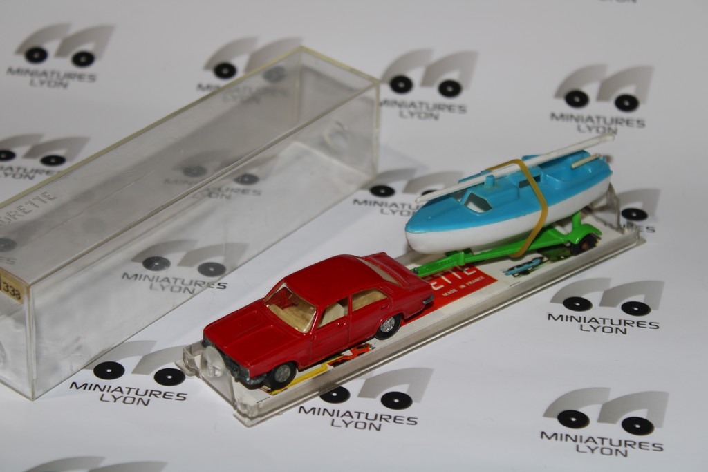 CHRYSLER 180 ROUGE AVEC VOILIER MAJORETTE 1/87