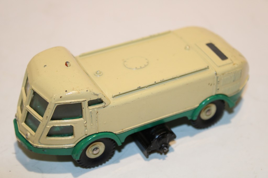 BALAYEUSE  DINKY TOYS 1/43°