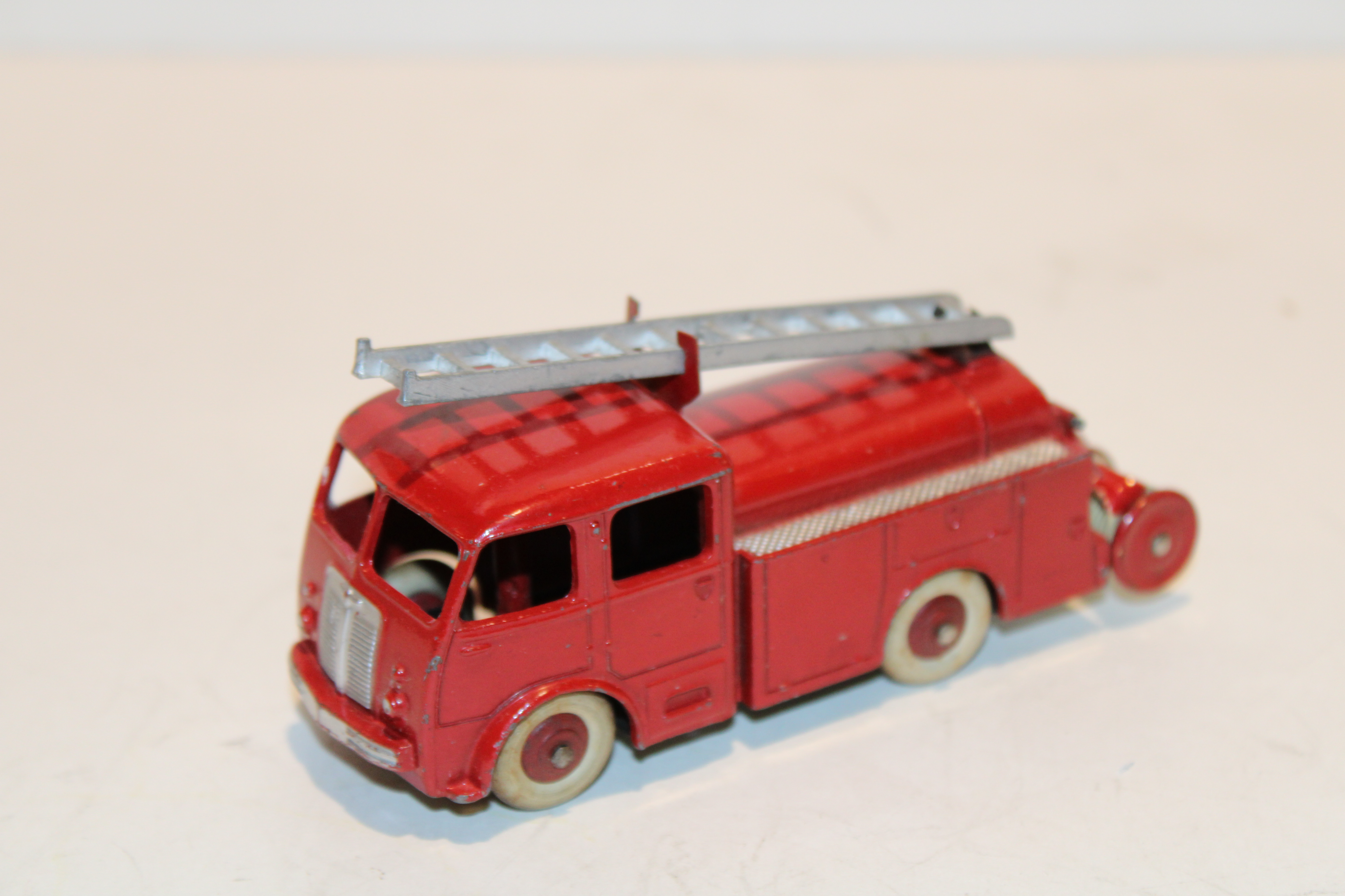 FOURGON INCENDIE PREMIER SECOURS BERLIET 1956 DINKY TOYS 1/50°