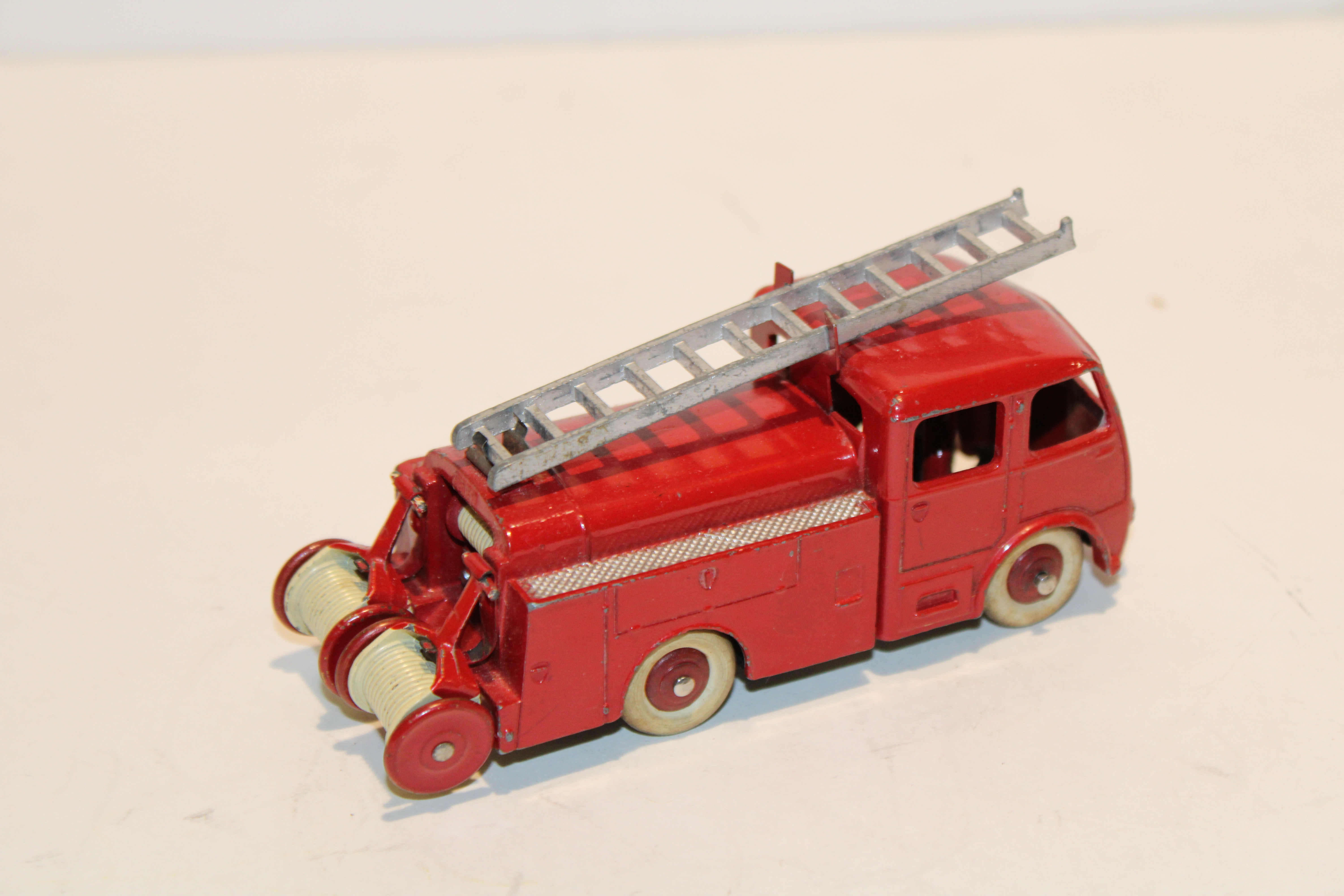 FOURGON INCENDIE PREMIER SECOURS BERLIET 1956 DINKY TOYS 1/50°