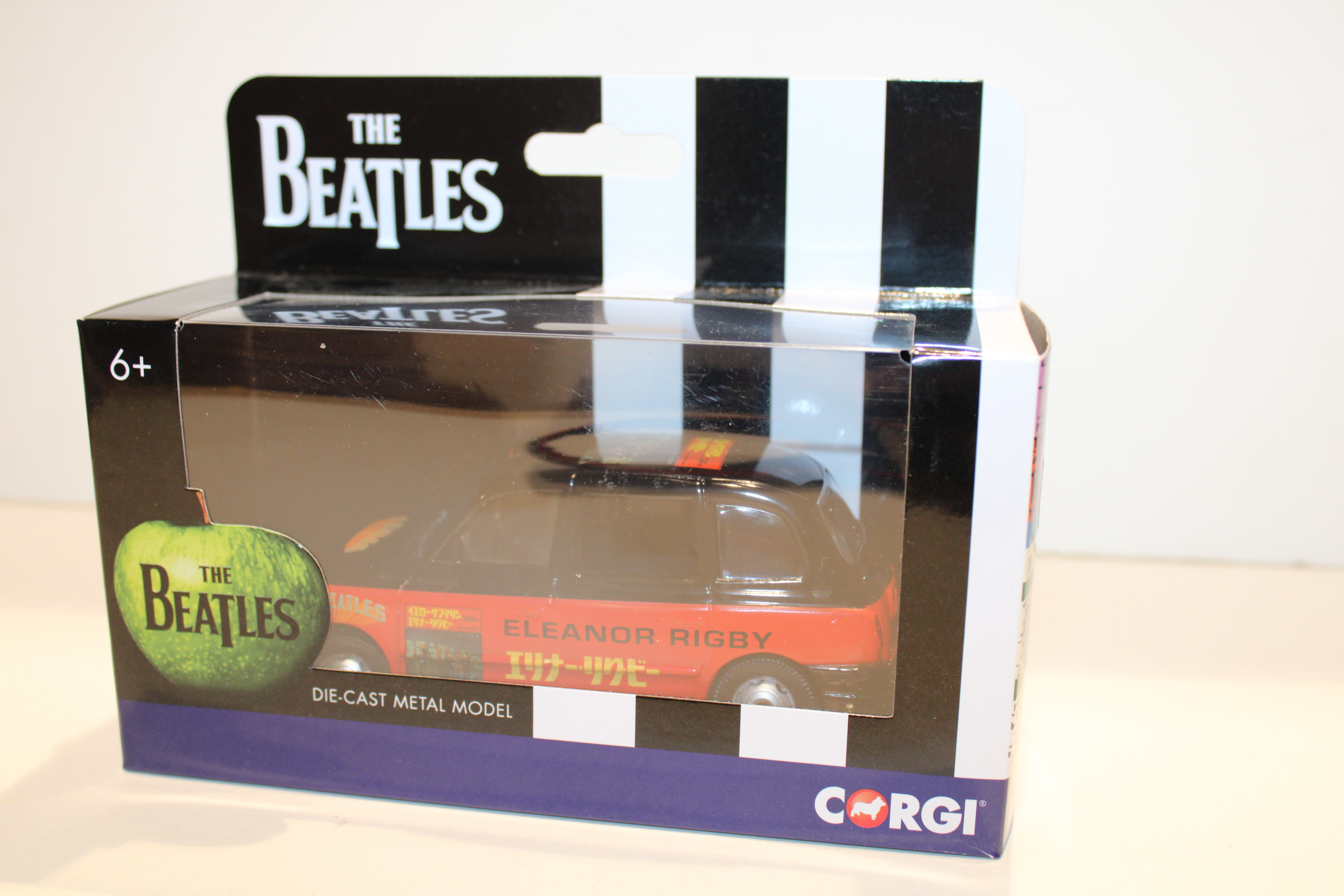 THE BEATLES - LONDON TAXI YELLOW SUBMARINE CORGI 1/43°