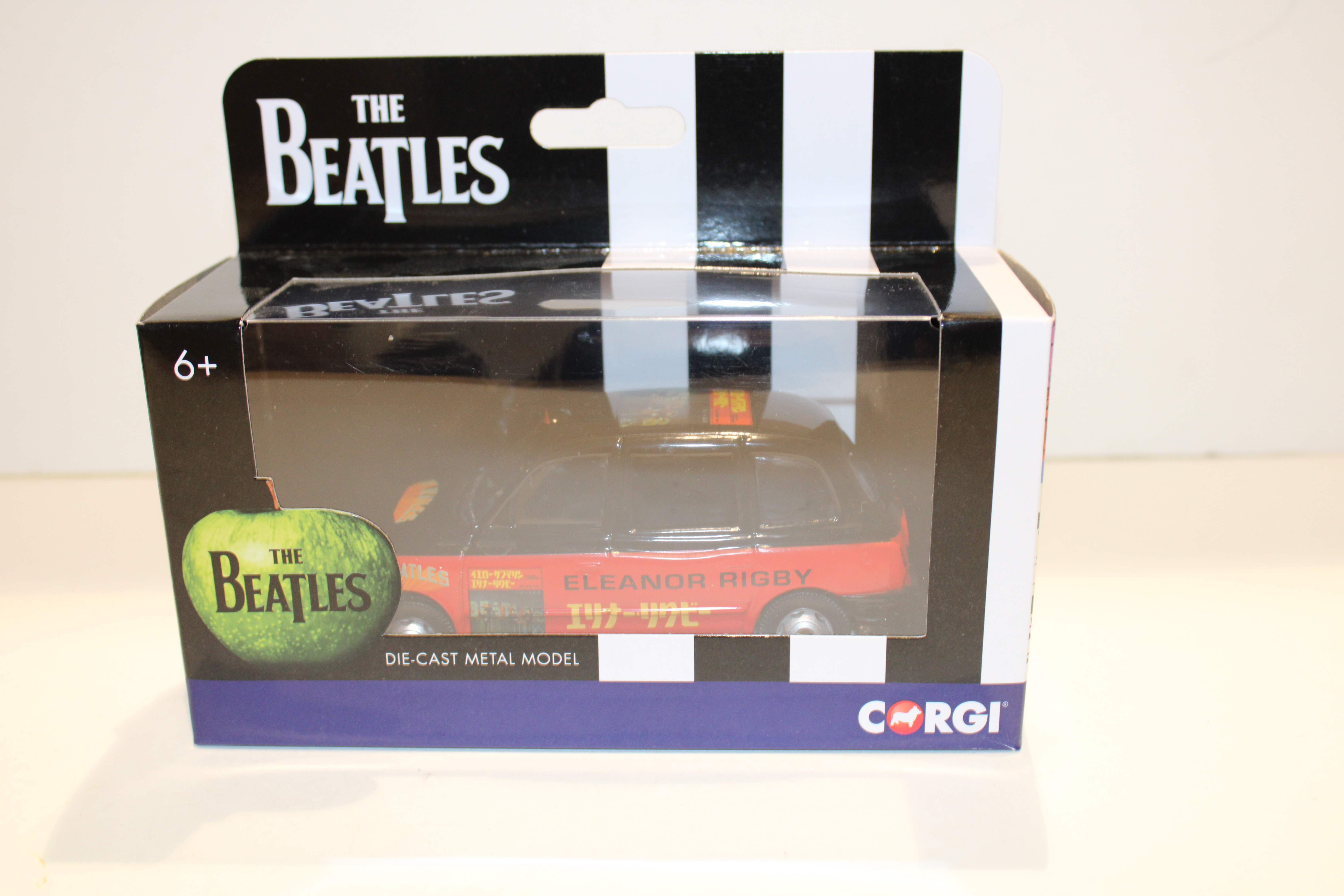 THE BEATLES - LONDON TAXI YELLOW SUBMARINE CORGI 1/43°