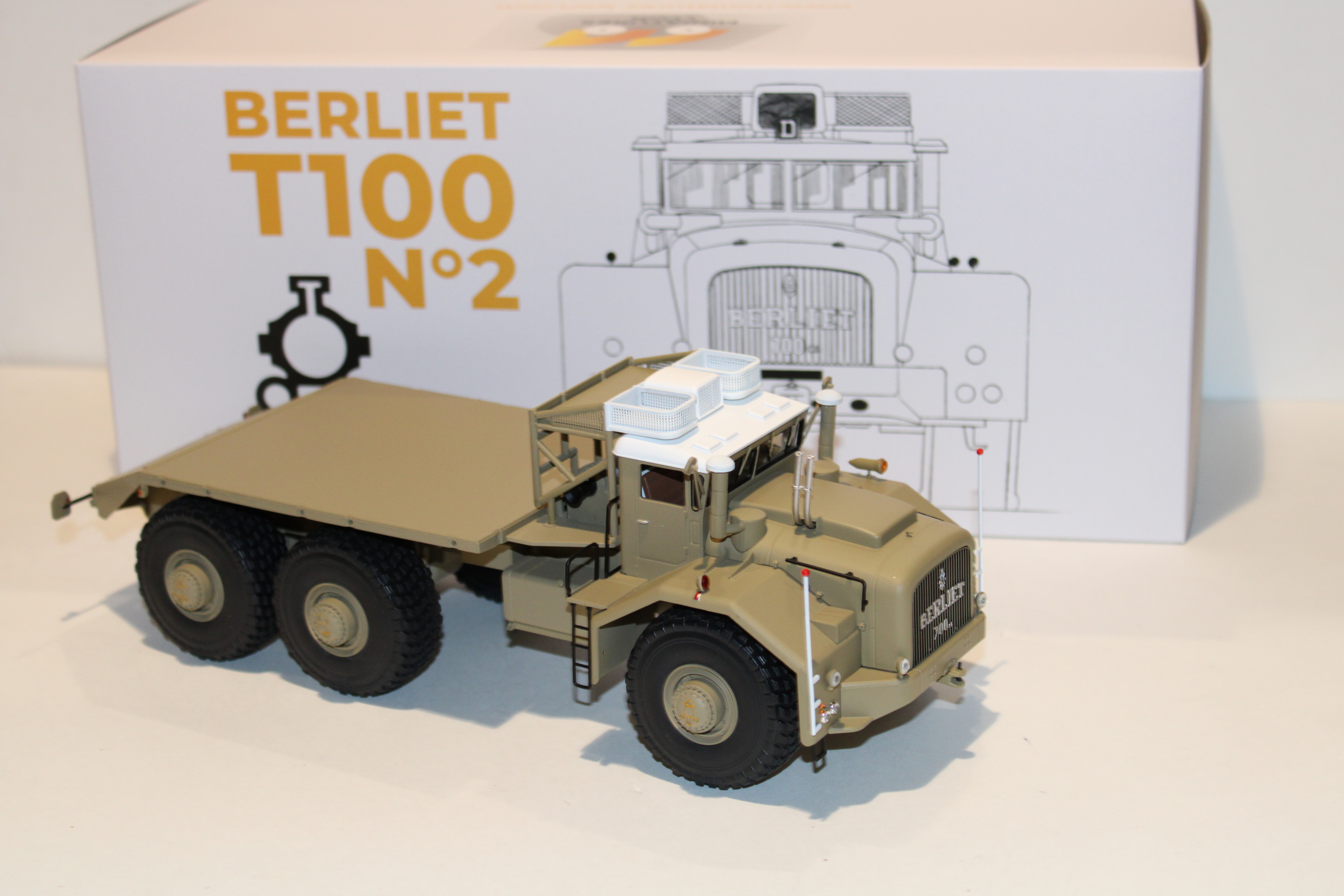 BERLIET T100 N°2 "RETROMOBILE 2019" NOREV - MINIATURES LYON 1/43°