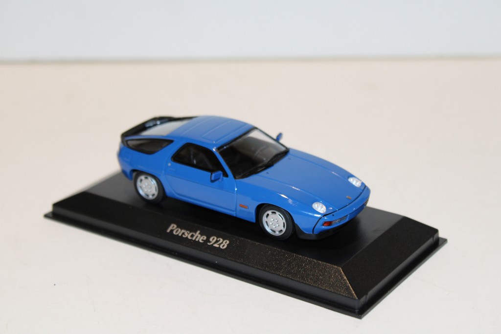 PORSCHE 928 BLEU MAXICHAMPS 1/43°