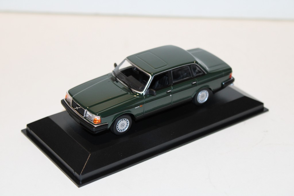 VOLVO 240 GL VERT SAPIN MAXICHAMPS 1/43°