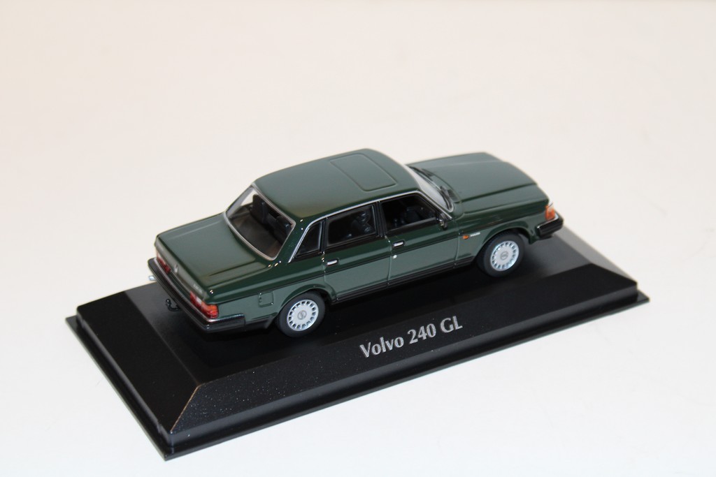 VOLVO 240 GL VERT SAPIN MAXICHAMPS 1/43°