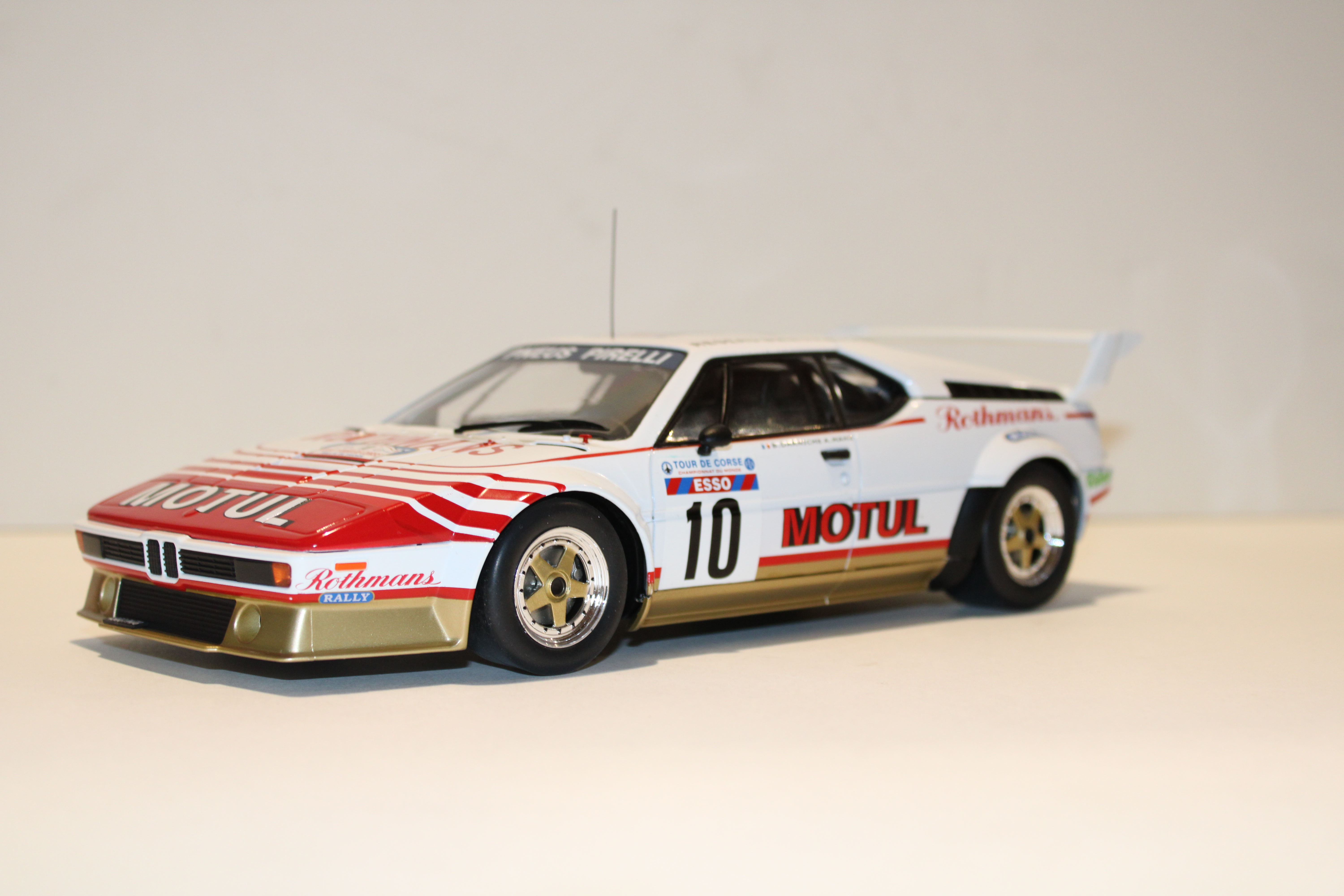 BMW M1 #10 TOUR DE CORSE 1982 IXO 1/43°