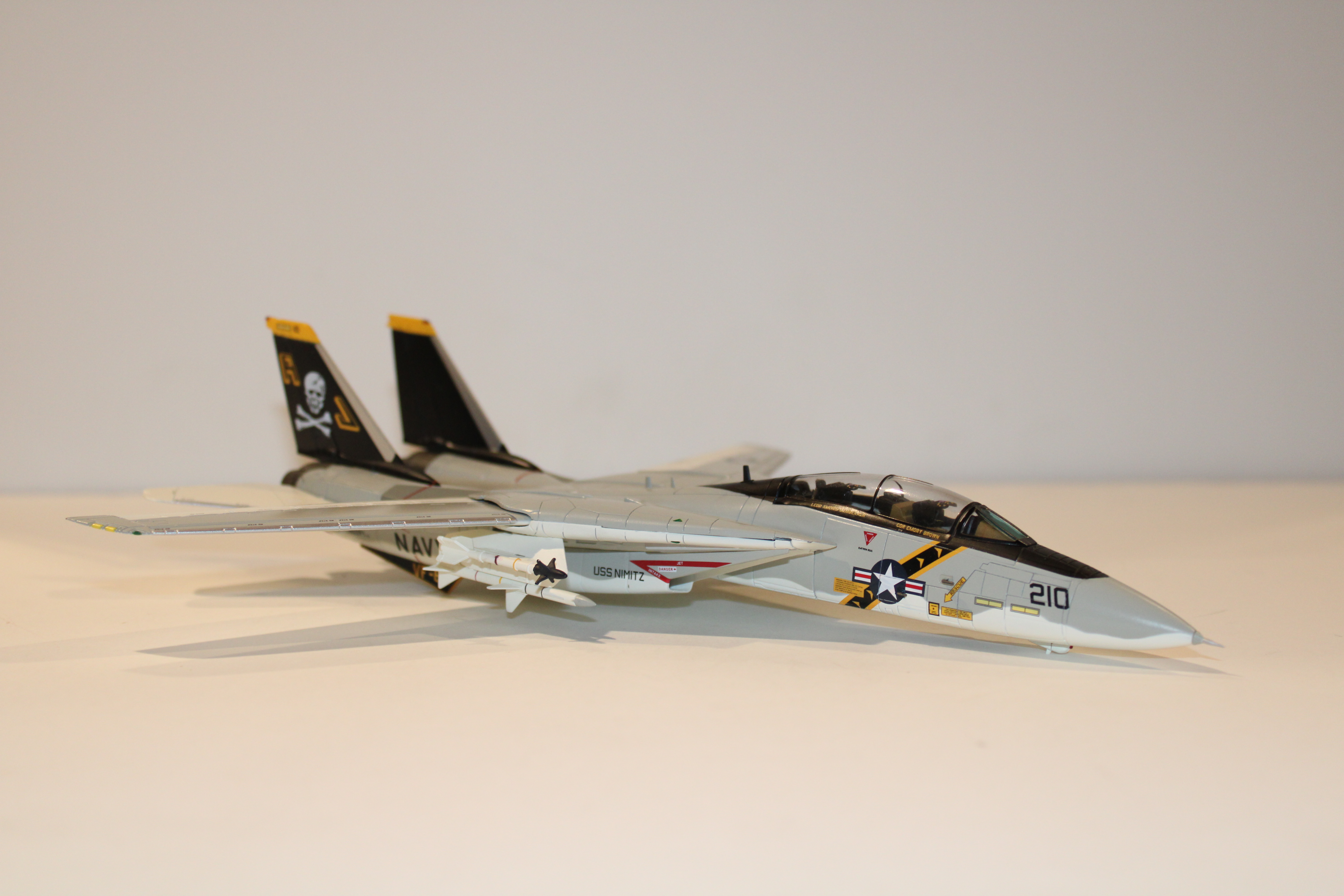GRUMMAN F-14 TOMCAT "JOLLY ROGERS" 1:72 HOBBY MASTER
