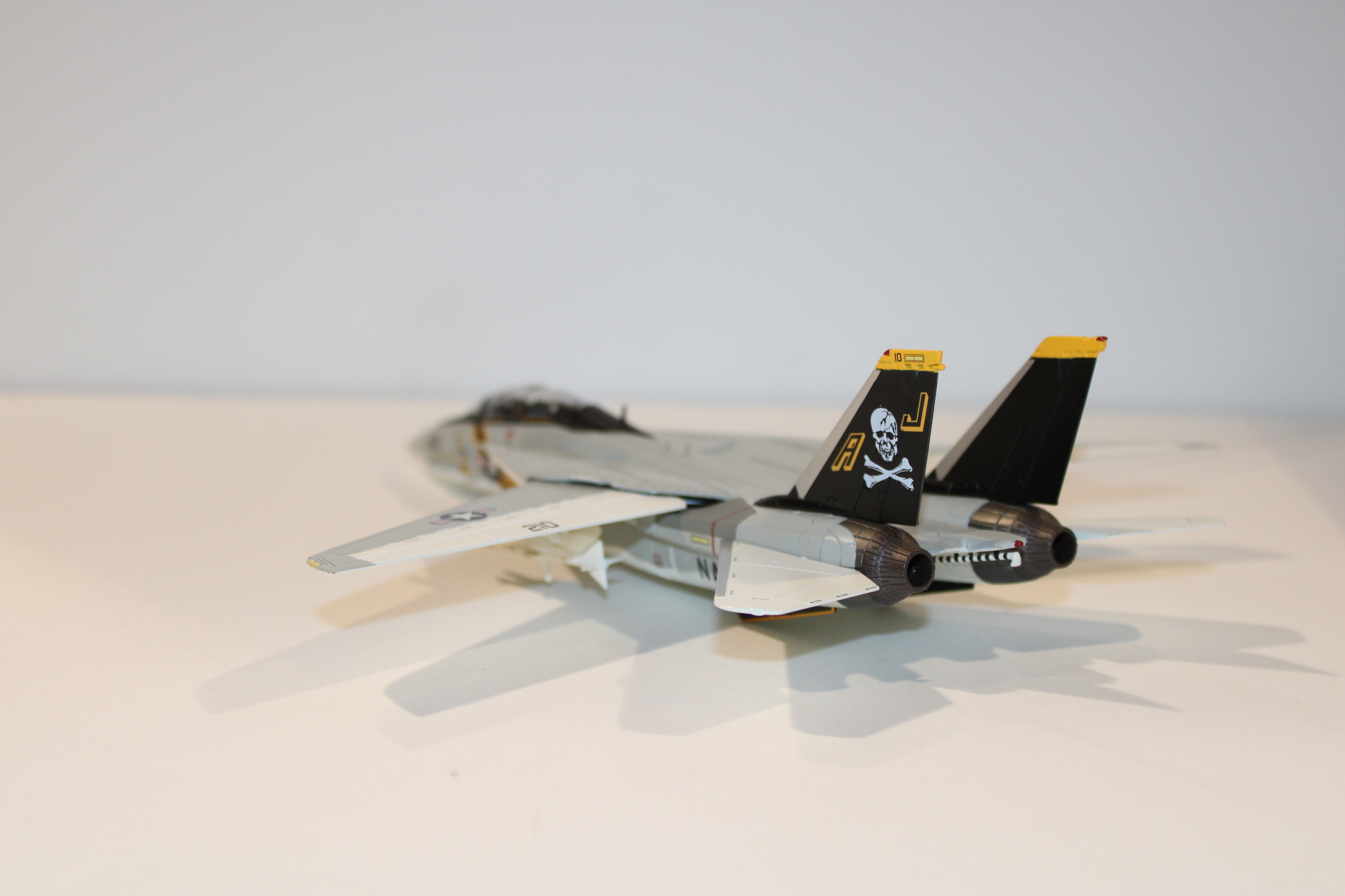GRUMMAN F-14 TOMCAT "JOLLY ROGERS" 1:72 HOBBY MASTER