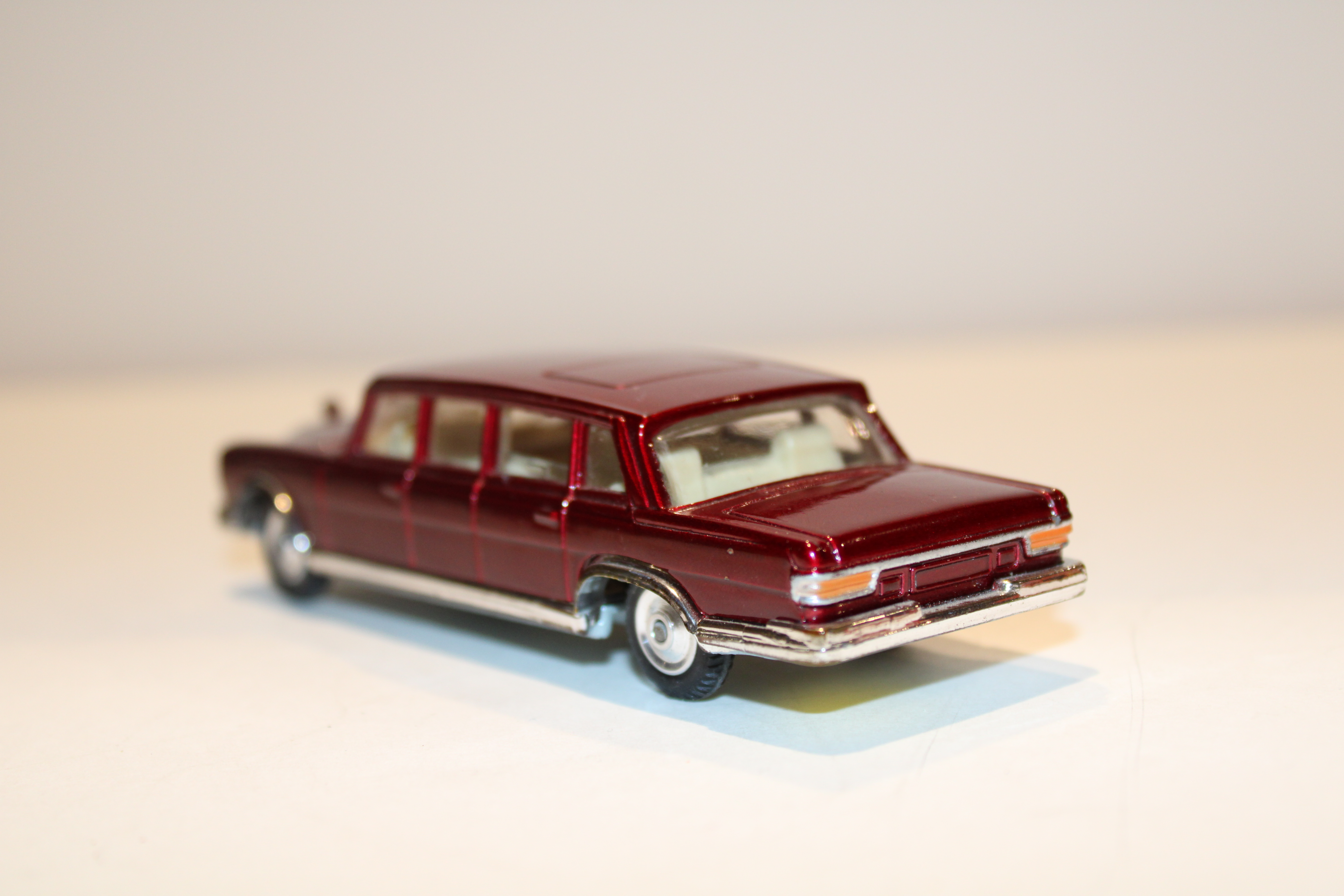 MERCEDES-BENZ 600 PULLMAN ROUGE CORGI 1/43°