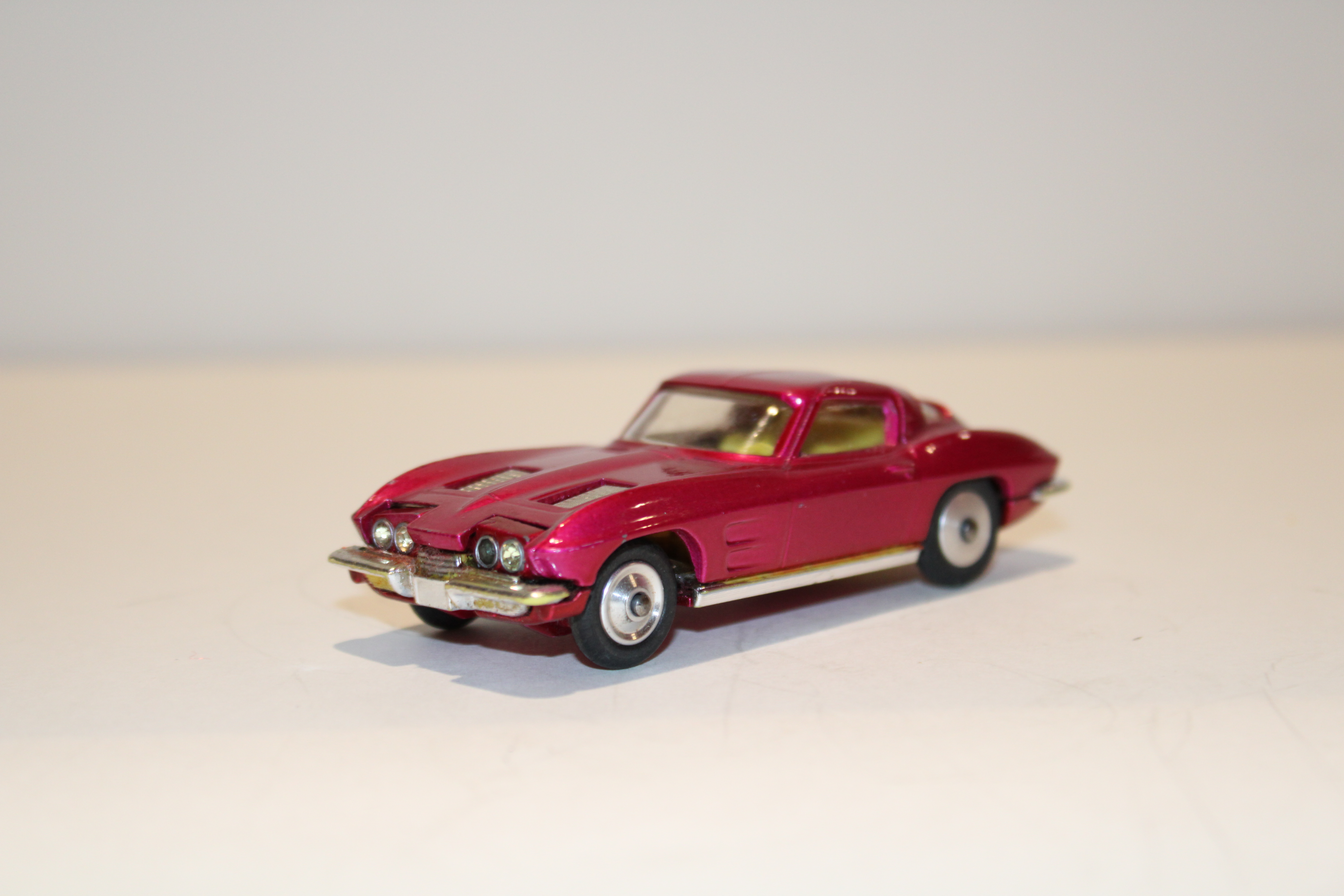 CHEVROLET CORVETTE STING RAY ROSE CORGI 1/43°