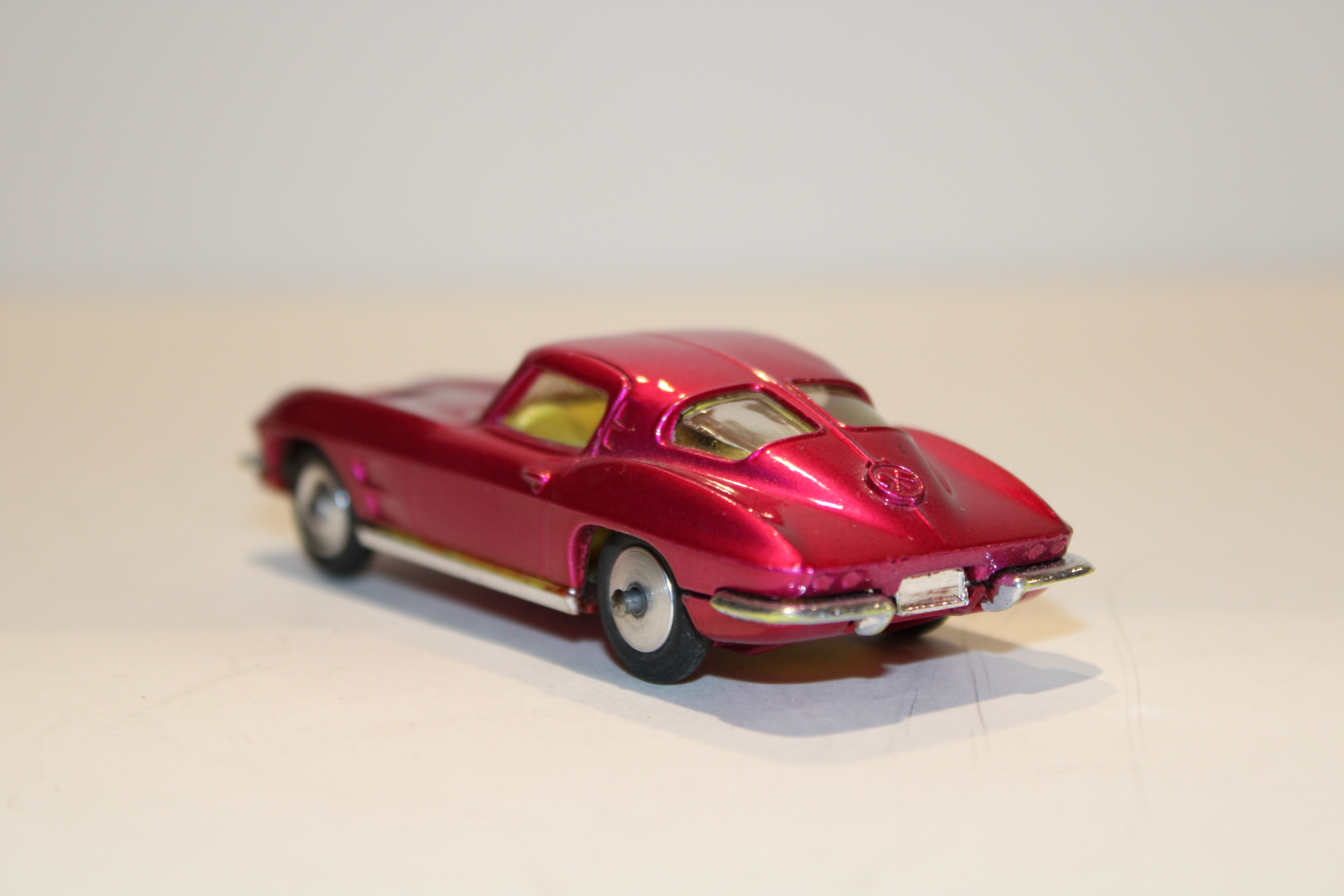 CHEVROLET CORVETTE STING RAY ROSE CORGI 1/43°