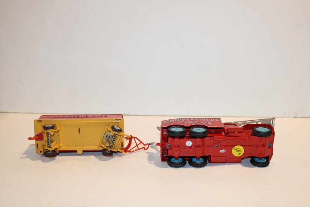 INTERNATIONAL 6X6 TRUCK & CIRCUS ANIMAL CAGE CHIPPERFIELDS CIRCUS 1960 CORGI 1/50°