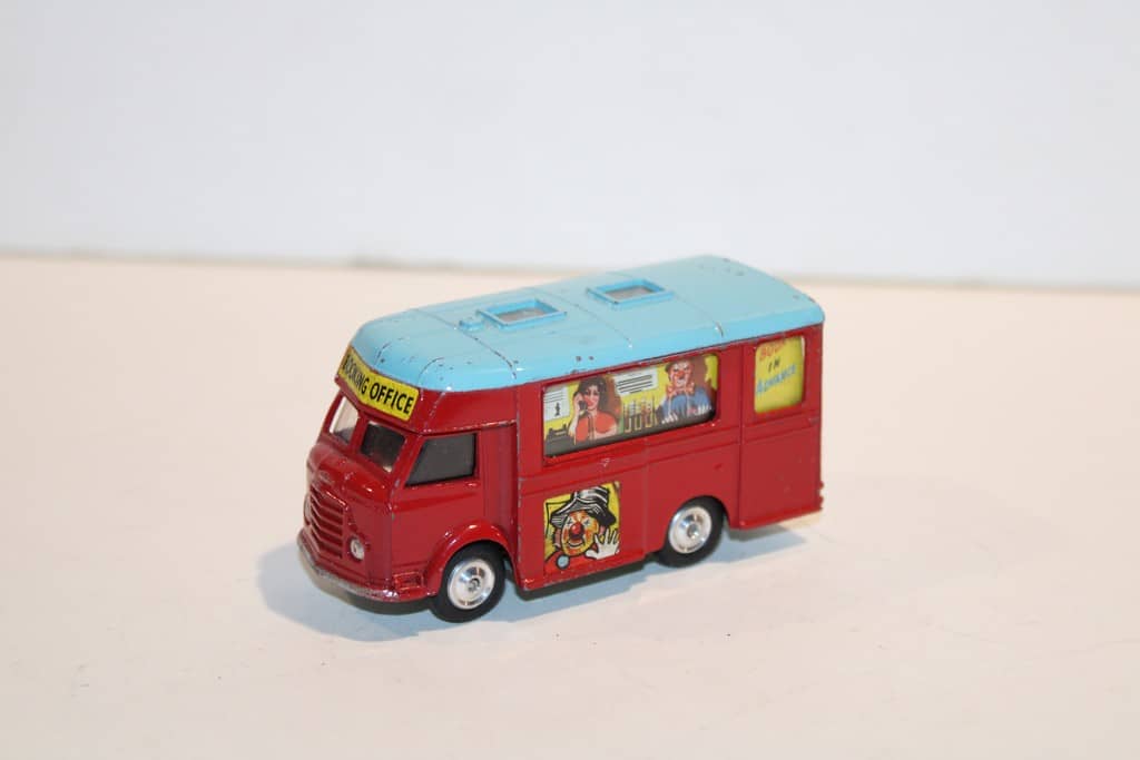SMITH'S "KARRIER" VAN CHIPPERFIELDS CIRCUS 1960 CORGI TOYS 1/50°