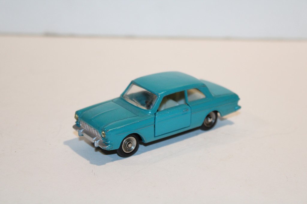 FORD TAUNUS 12M BLEU TURQUOISE 1962 DINKY TOYS 1/43°