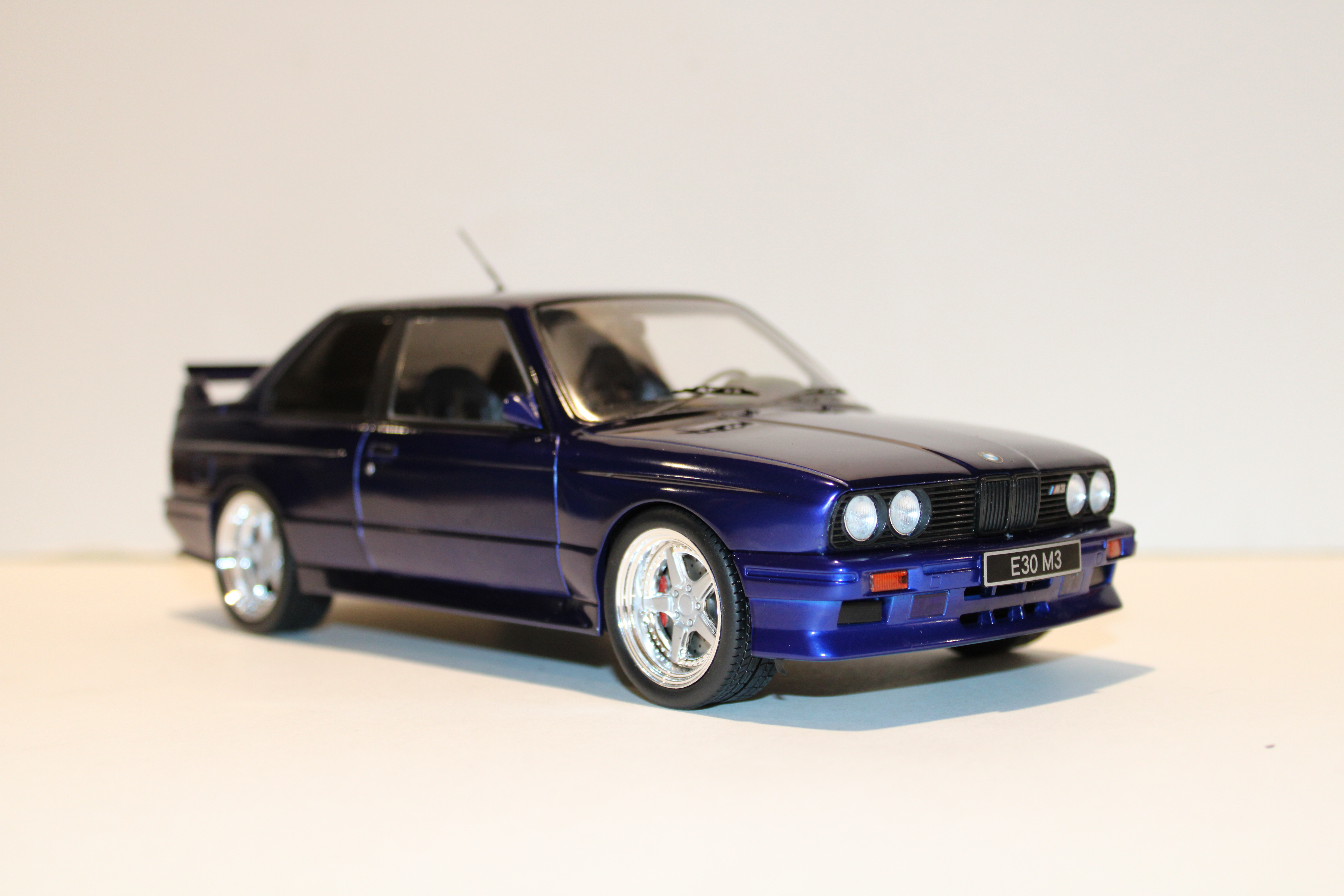 BMW E30 M3 1989 IXO 1/18°